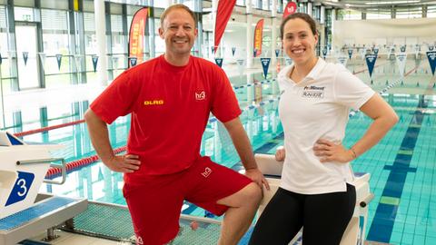 Tobi Kämmerer, hr3-Moderator und Sarah Wellbrock, Profi-Schwimmerin.