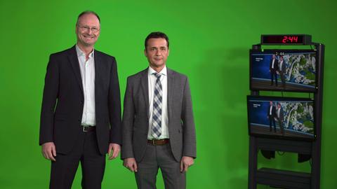 Sven Plöger und Donald Bäcker im neuen ARD-Wetterstudio in Frankfurt