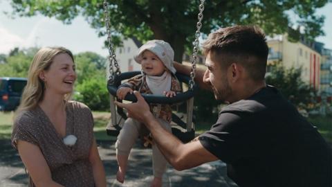 Laura und Parwes mit Sohn Said Amaru.