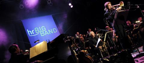 Die hr-Bigband mit Solist Christian Jaksjö