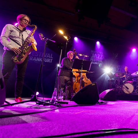 53. Deutsches Jazzfestival Frankfurt 2022 – Ingrid Laubrock Quartet: Ingrid Laubrock, Saxofon, Komposition; Brandon Seabrook, Gitarre; Michael Formanek, Bass; Tom Rainey, Schlagzeug.