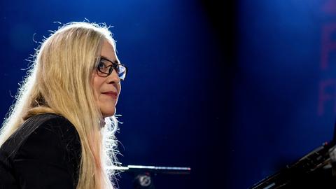 Anke Helfrich – "We’ll rise" (im Bild): Anke Helfrich, (Piano).