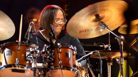 Terri Lyne Carrington & hr-Bigband: New Standards (im Bild): Terri Lyne Carrington (Schlagzeug).