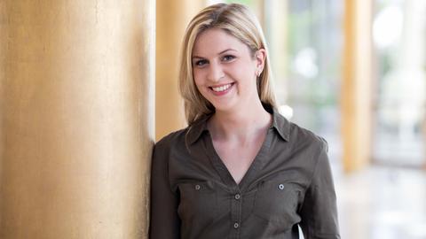 Referentin Carolin Schmidt in der Goldhalle