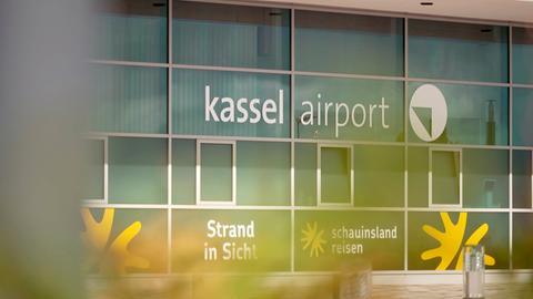 Kassel Airport - Vorderseite des Terminalgebäudes.