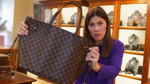 Teure Luxus-Fakes – Reporterin Laura Kipfelsberger versucht der Spur der Fälscher zu folgen.