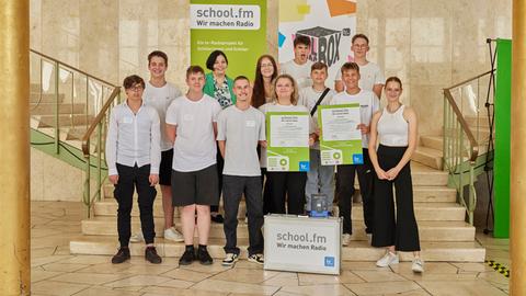 Gewannen den school.fm-Preis 2023 in der Kategorie für „Bestes Schulradio“ und in der Kategorie für „Bester Flow“: Schülerinnen und Schüler des Schulradios SchulRadio GSN der Gesamtschule Niederwalgern in Weimar.