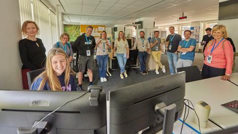 hr-Medientag für hessische Lehrerinnen und Lehrer im Funkhaus Frankfurt - Treffen mit hr-Moderatorin Jennifer Sieglar.