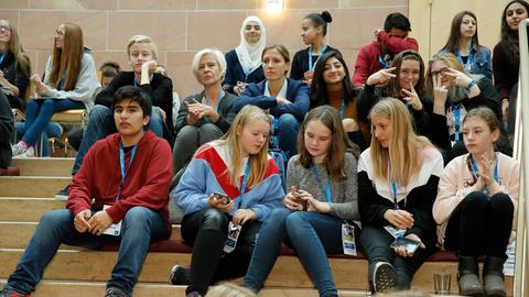 Schüler beim Auftakt des Jugendmedientags COME ON