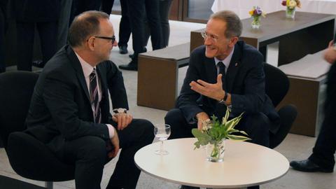 Im Gespräch: Intendant Manfred Krupp und Axel Wintermeyer, Chef der hessischen Staatskanzlei.