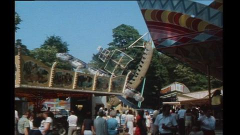 Der Wäldchestag 1983, viele Menschen und mehrere Fahrgeschäfte.