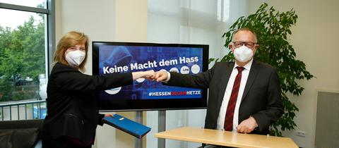 Die hessische Justizministerin Eva Kühne-Hörmann mit hr-Intendant Manfred Krupp