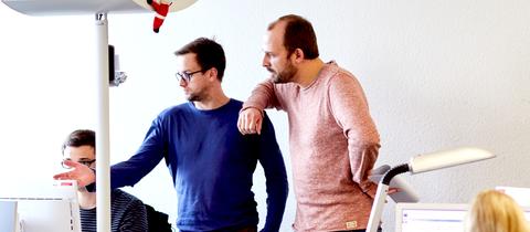 Mitarbeiter hessenschau.de und Programmbegleitung